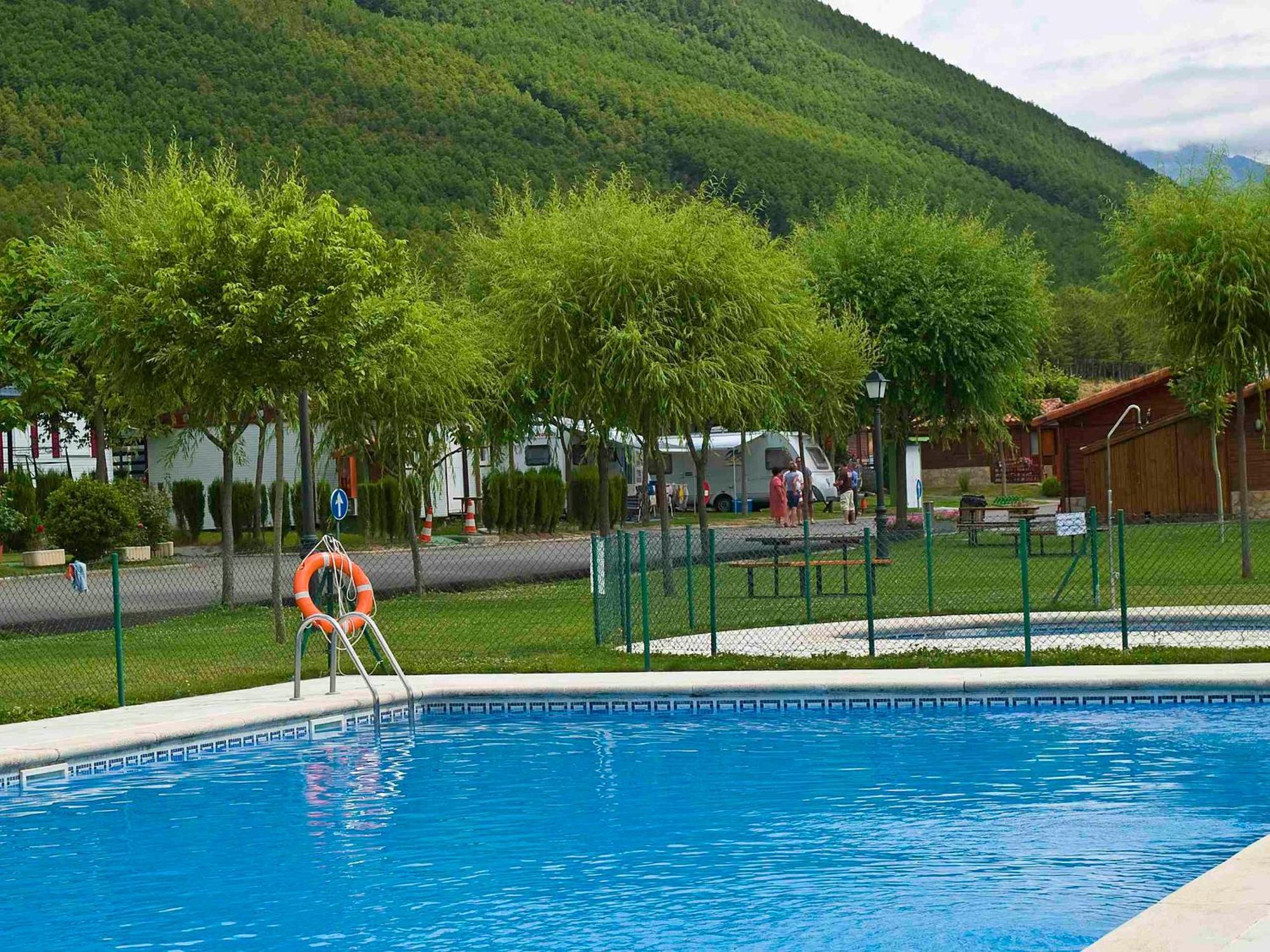 Camping Valle De Tena Sabiñánigo Εξωτερικό φωτογραφία